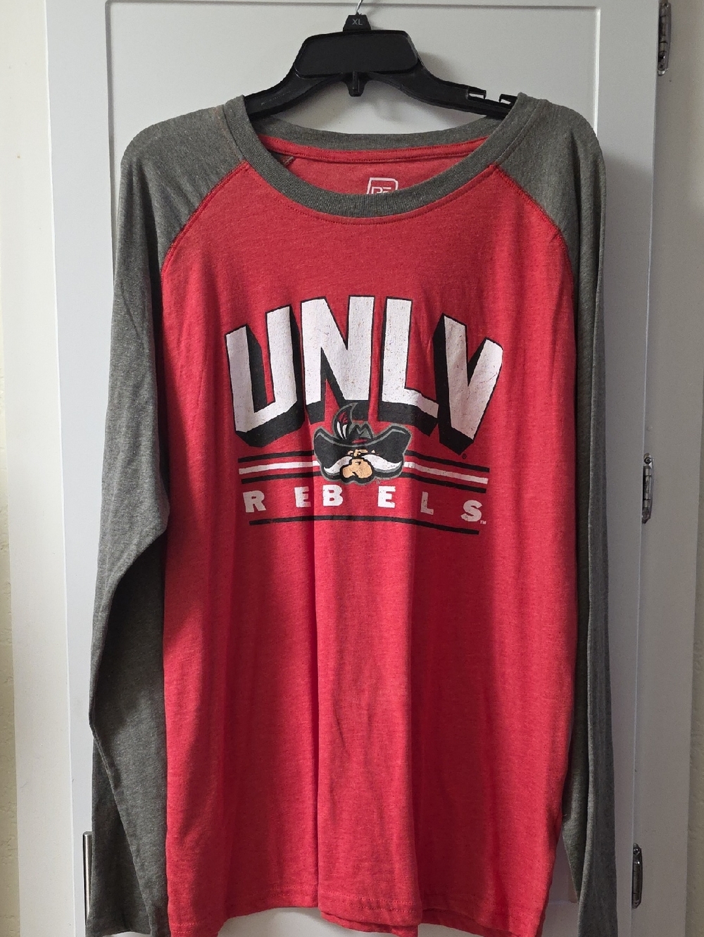 Pro Edge UNLV Rebels Red Long-Sleeve Raglan Tee with Gray Sleeves Size XL